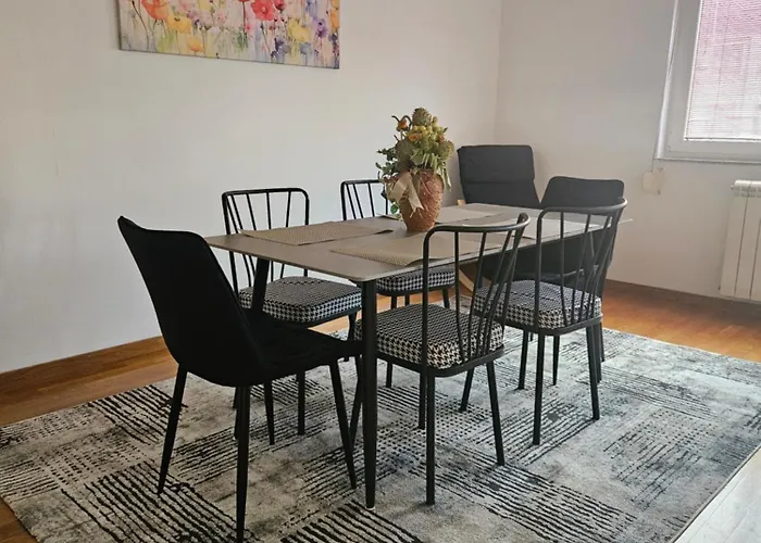 Center Pearl Apartment