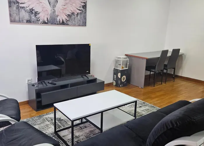 Center Pearl Apartment *